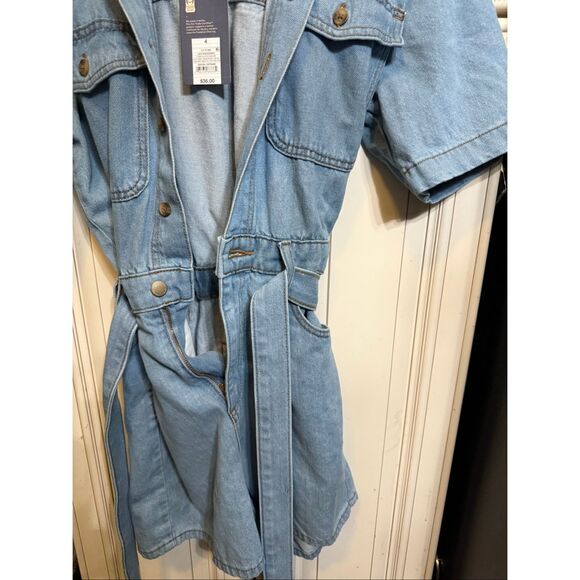 Universal Thread Women's Short Sleeve Button Front Belted Denim Romper Blue 4 NW - Picture 4 of 9